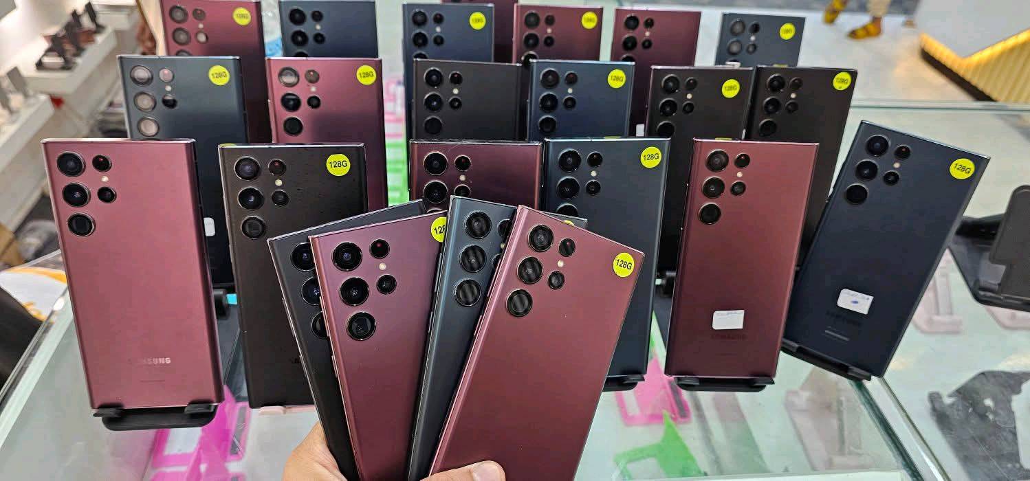 خوش جهاز وقوي ماركه معروفه سعره مناسب ال 
samsung s22 ultara 5G 
s22 الترا 
سيم كرت مع شربحه الكترونيه ذاكره 256 بسعر 750
دبل سيم كارت ذاكره 256 بسعر 630 الف
دبل سيم كارت ذاكره 512 بسعر 700 الف
دبل سيم كارت ذاكره 128 بسعر 560 الف
سيم كارت مع شريحه الكترونيه ذاكره 128 بسعر 550 الف
بااختصار 
الشاشه اموليد تحديث 120 هرتز 
المعالج: Snapdragon 8 Gen 1 (أو Exynos 2200 
الكاميرا 108 ميكا بكسل الاماميه 40 ميكا بكسل
البطارية: 5000mAh تدعم الشحن السريع بقدرة 45W.
المميزات: قلم S Pen مدمج، مقاومة للماء والغبار IP68، ودعم شبكات 5G. 
بغداد زيونه ربيعي قرب مجمع البركه 
جمله ومفرد متوفر توصيل 
***********