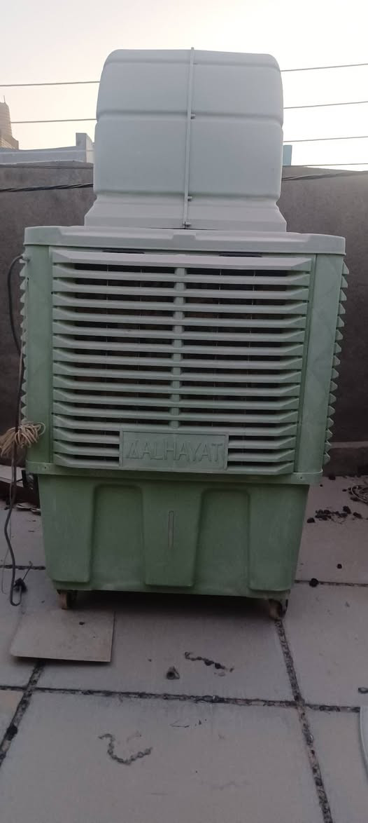 السلام عليكم 

للبيع 

مبردة الحياة حجم كبير 
نظام تبريد ممتاز 
تحكم شاشة وريمونت 
تشتغل بأمبير ونص 
دفع هواء ٢٠ م 
تستخدم ( للحسينيات ، للمواكب ، للمولات والماركتات ، للبيوت الواسعة ) 
العنوان النجف حي النداء 
السعر ٨٠٠ الف 
للتواصل واتساب ***********

