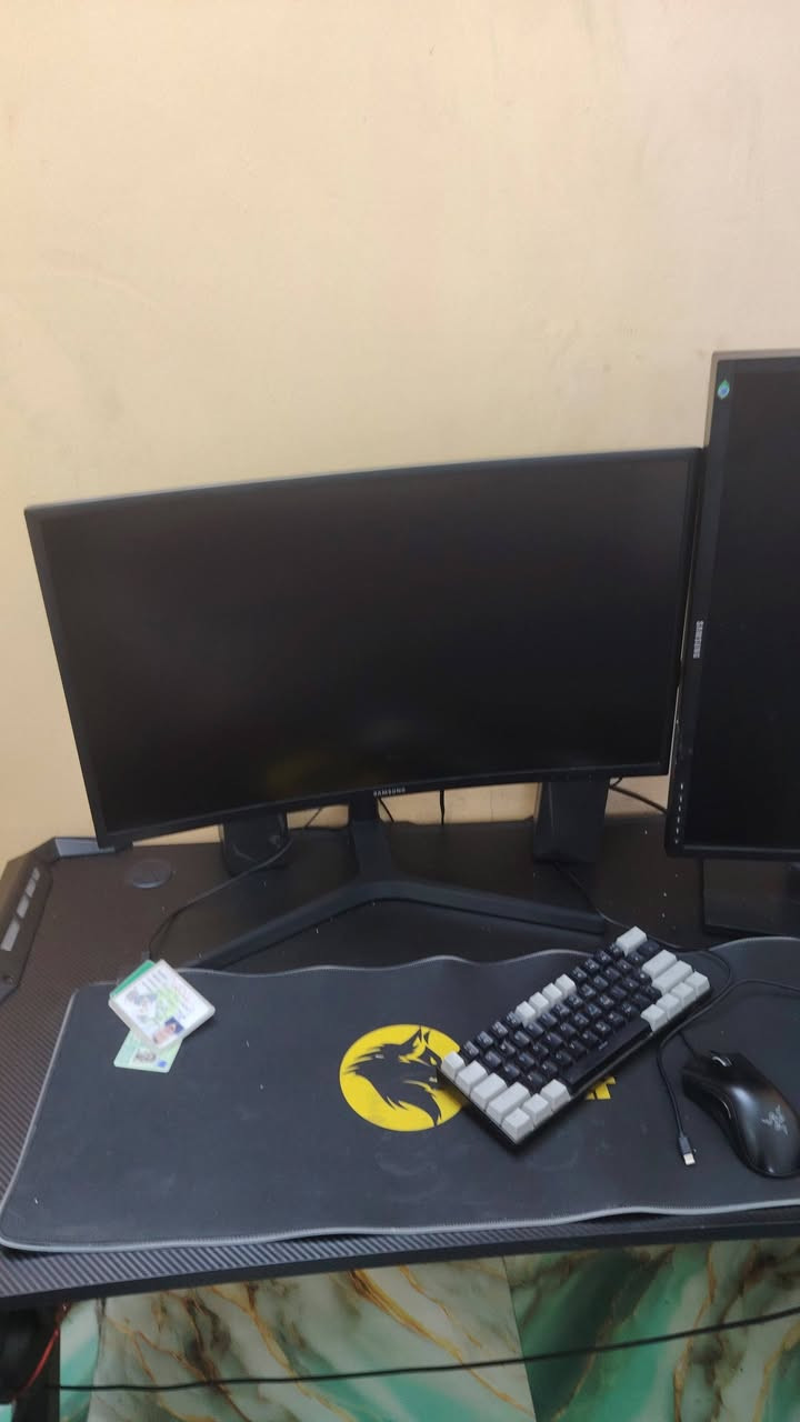 موجوده سامسونج
حجم 27
144hz
منحنيه
السعر 175 الف
مكاني بغداد حي اور شراي تعال خاص او اتصل ***********
