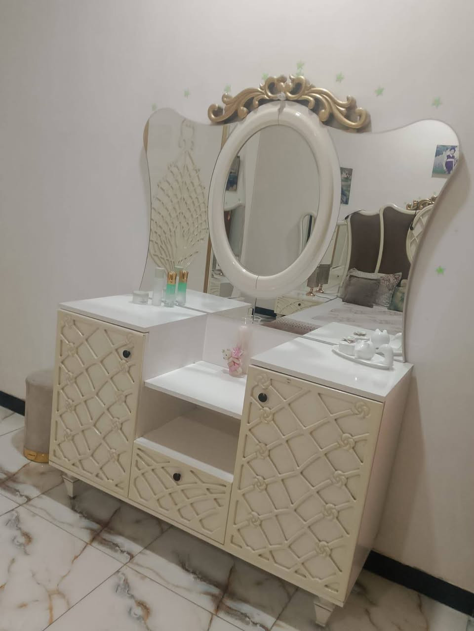 غرفه تركيه 8 قطع مابيها اي ضرر. تخم 10 مقاعد نظيف مابي اي ضرر... مكان بغداد جسر ديالى اي استفسار اتصلو ع الرقم ***********
