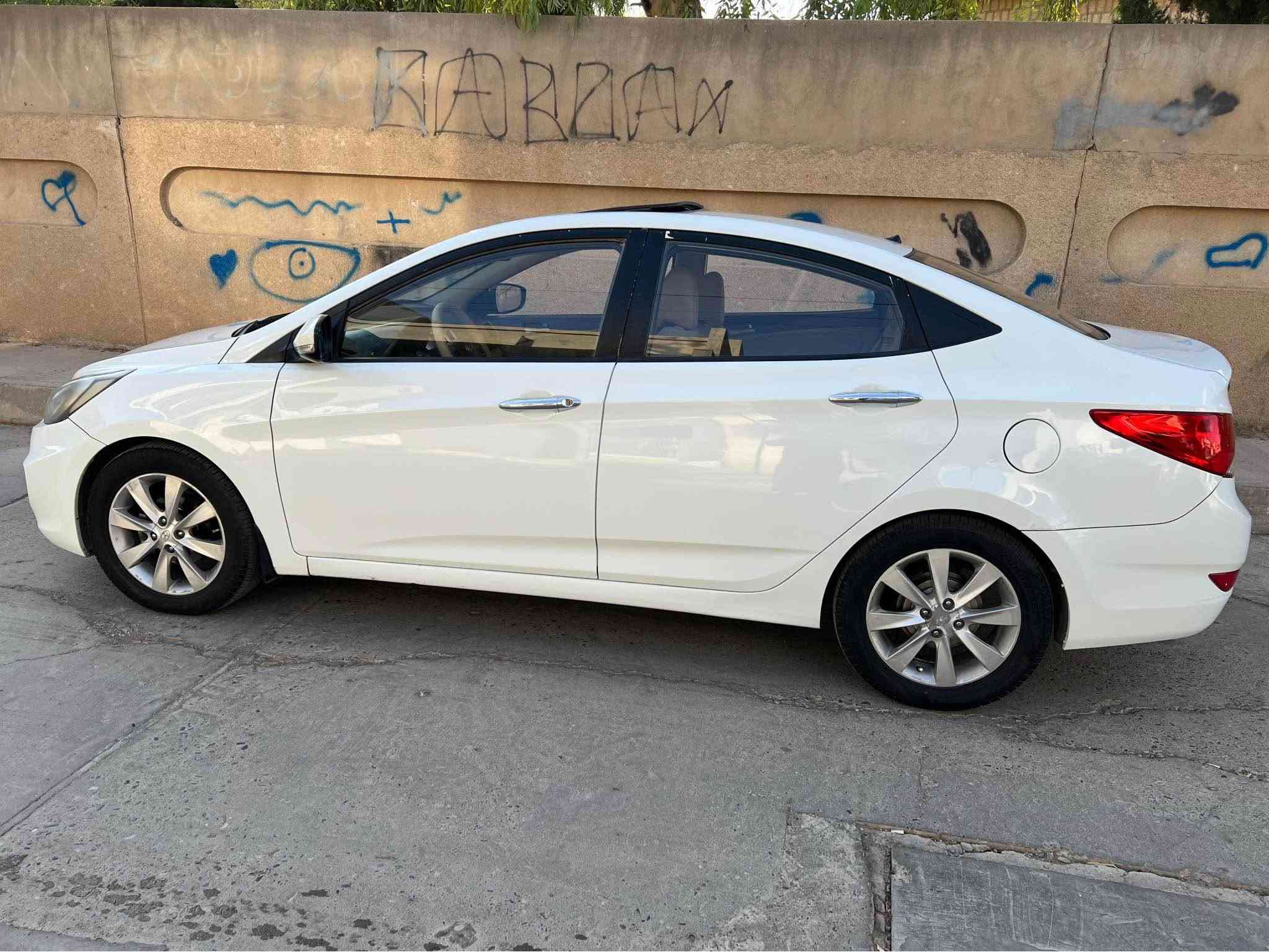 هۆندای اکسێنت بئ بۆیاخ 
فول مواسفات 
سڵاید
ناوزەرد 
سەنەوی تازەیە ڕەقەم تازەیە 
بئ بۆیاخ تەنها ٣ جئ تعدیل بچوکی هەیە پێوەی دیار نیە ماباقی بەشەرت
گێڕ و مەکینە بێ عەیب 
تەقە و رەقە بەشەرت 
لە چەمچەماڵ
***********

***********
Vip car شمشمل, السليمانية
