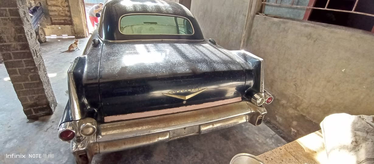 للبيع كديلاك موديل 1957 بغداد  رقمهة السعر 8شدات واترجاكم لحد ايعلق سلبي عيب والله  رقمي ***********
