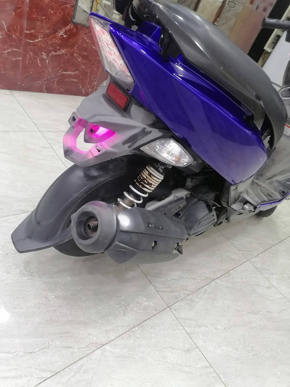 دراجه رمبه نوزل جديده صار سبوعين ماخذهه دراجه حاويه باله السعر 600 و بيهه مجال بسيط الشراي مكاني الصقلاويه امراوس هم يرهم حسب القناعه ***********
