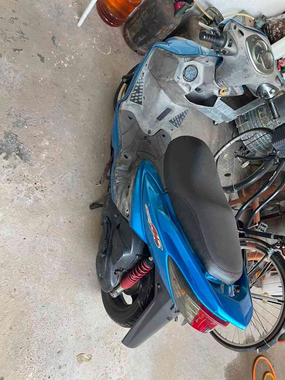 سلام عليكم سكنس فحل كابريتر صار سبوع نازله من رمبه اي نقص مابيه تخم تاير جديد ملاحضه بيه بس شاشه محتركه من أخذته من معرض دراجه معروضه مليون و400بيه مجال  
مكانه بغداد زعفرانيه 
تصال***********

