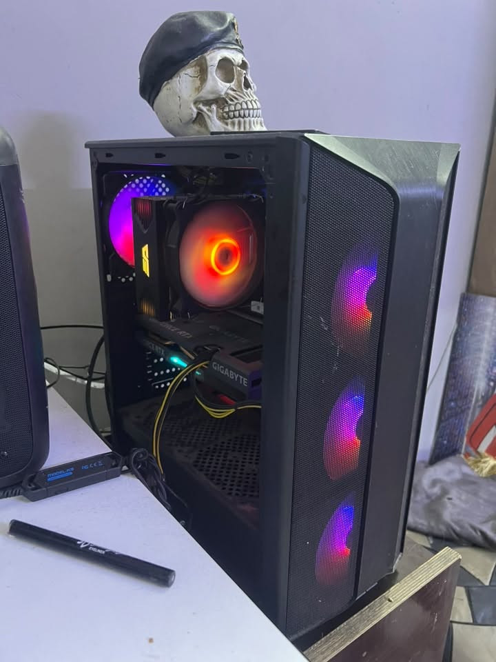 موصفات
RtX3060
R53600
16 ram 
Ssd 256
Hdd 1t 
السعر 700وبي مجال 
مكاني بغداد الشعب للتواصل ***********
وعندي شاشه قياس 27   g3 سامسمونك
144hz

سعرها 200 قفل
