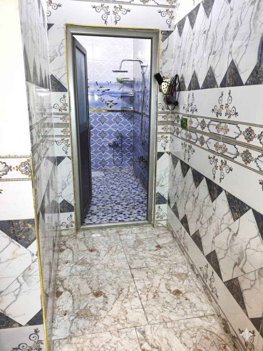دار للبيع طابو زراعي شارع سهله منطقه الجماعه  فرع الصوره يبعد عن الشارع العام ٥دقائق  بناء حديث الساحه ١٠٠   مشمول بالتطويب جدران طابوق السقف صب كونكريت الارضيه بورسلين يتكون من غرفه واستقبال ومطبخ وحمام داخلي وخارجي وحمام داخل الغرفه   ومنور ارضيه الطارمه مرمر سعره ٦٥وبي مجال. الشراي يتواصل واتساب ***********
