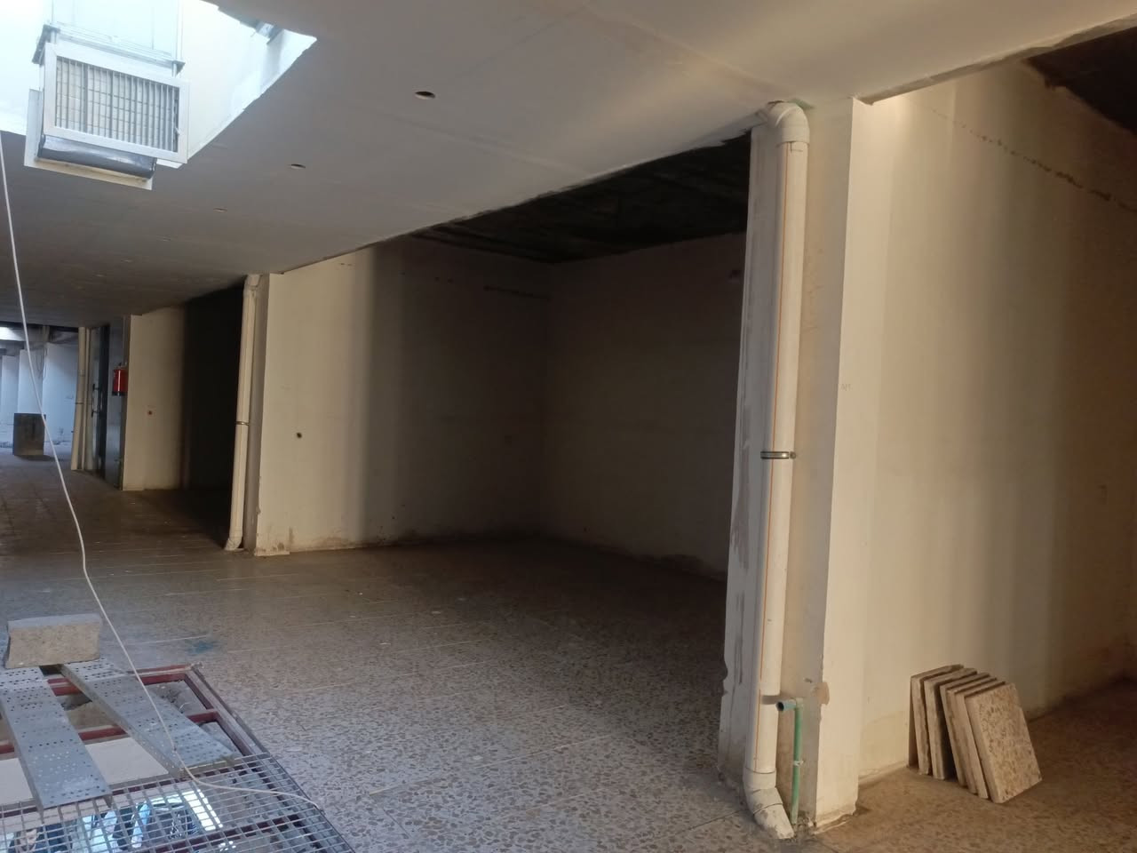 السلام عليكم
محل داخل سوق حي النصر الجديد الطابق الثاني موقع مميز في البدايه مقابل الدرج شارع عريض 
للاستفسار ***********
