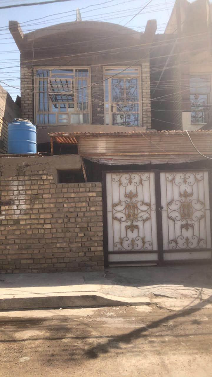 بيت للبيع بـ ابو دشير الشهداء قرب مدرسه دار الحكمه  وخالد ابن الوليد الواجهة ٥ النزال ٢٠ المساحه ١٠٠ متر 
الارضي غرفه وحدة وصحيات خارجي وداخل ومطبخ واستقبال والطابق الثاني غرفه اماميه وصحيات مكامل وسطح ومطبخ 

للاستفسار اتصال على الرقم ؛

***********
