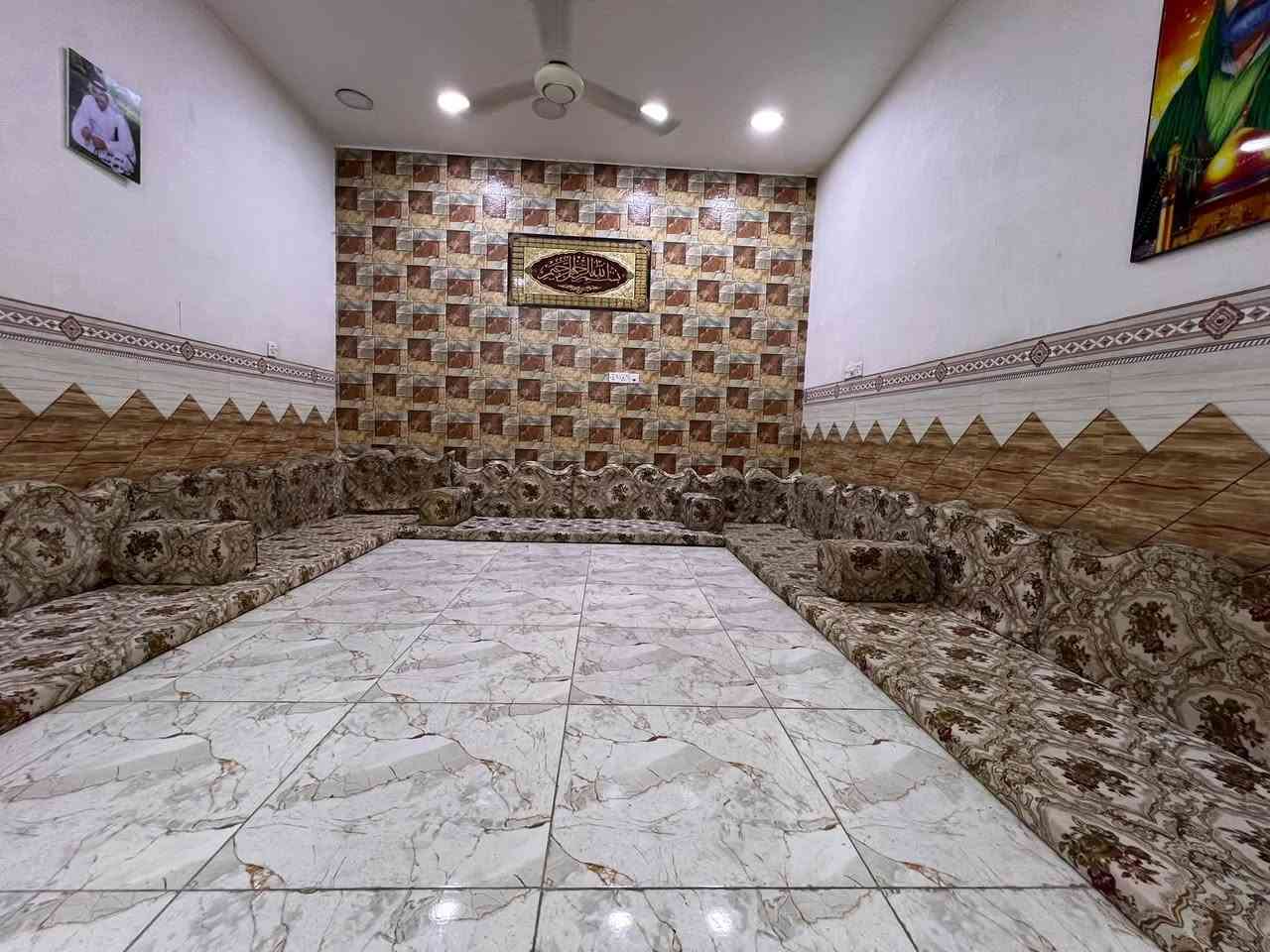 السلام عليكم
ديوان للبيع نضيف جدا 
مع تجوات كامل 
يكفي لمساحه 7 *4 متر
 السعر 450
مكاني بغداد
للتواصل ***********
