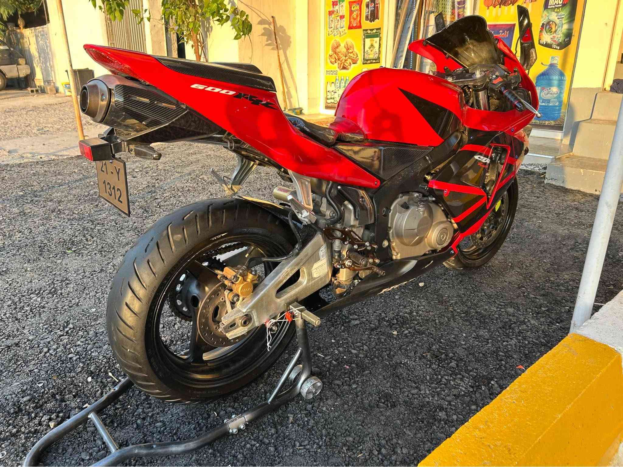 سلام عليكم 🫡 
Honda 600RR
مةكينه- كةپس يةك برخوي دةسكاري نةكراوه
رؤنوفلتةري بيلادي لةسةرةو نوئيه 
ماتؤرةكة ٩٠٪؜ پاكةو مةسروفي ٢٥٠ تيا نيه 
كارابايو هةموو كياني بة شةرته 
وةسفي ناوئت مالي پاك دياره
27 قفل - بةس مشتةري تيل بكات تكايه كؤمئندو مةسج مةكةن . رئزم بؤ مالي هةموو لايك .
كةلار
*********** كالار, السليمانية
