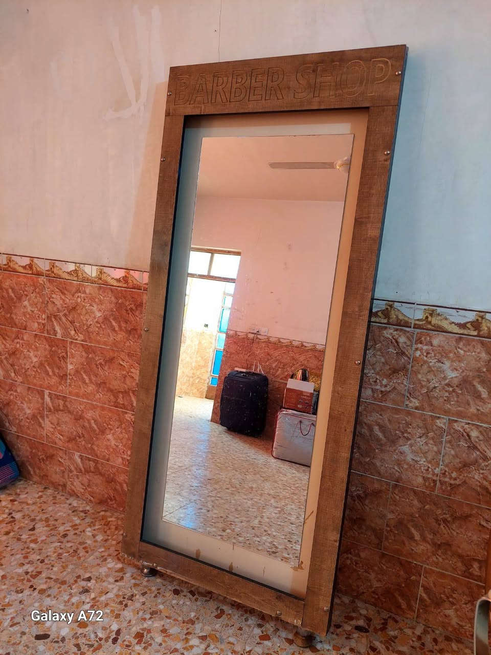 سلام عليكم عندي غراض مال محل حلاقه البيع كرسي
كلش نضيف عندي ميز جبير عندي ميز زغير مرايه جبيره غراض بيع شلعه كامله ذا تريد بس كرسي ماكو كل شكال تدللون هاذه رقمي 
‏‪***********‬‏
