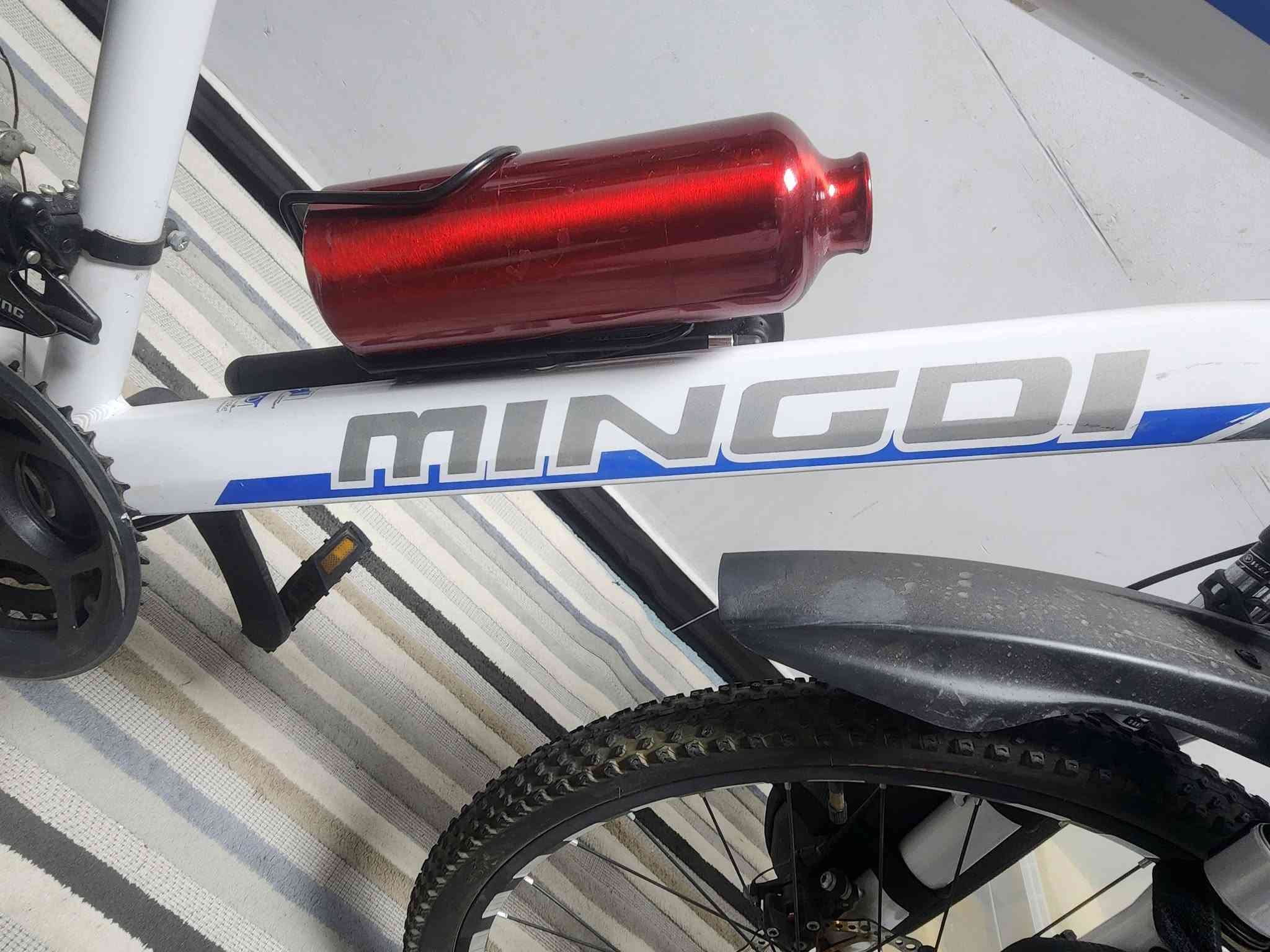 🚲 دراجة هوائية MTB للبيع
🔹 الشركة: MINGOI
🔹 النوع: Mountain Bike / جبلي
🔹 المقاس: 26 إنچ
🔹 فرامل ديسك أمامي وخلفي
🔹 گيارات متعددة
🔹 مساعد أمامي
🔹 إطارات CST MTB
🔹 الدراجة مجهزة بشنط سفر أمامية وخلفية + حامل أغراض
🔹 وياها خوذة
🔹 الحالة: جيدة وجاهزة للاستخدام
💰 السعر: 350,000 دينار عراقي
📍 المكان: كربلاء
الرقم ***********
