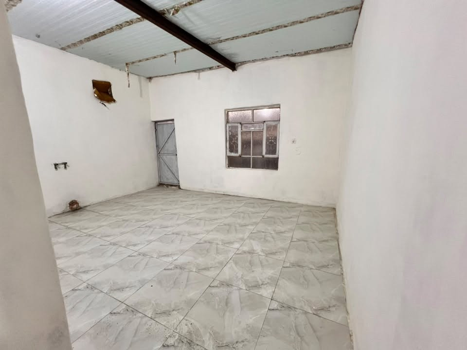 بيت البيع الموقع حي خضير بيت مساحته 250البيت يحتوي على غرفتين نوم وهول ومجموعه صحيات داخليه وخارجيه ومضيف بيت جبير إلاستفسار على الرقم***********غير متواجد عل فيس

