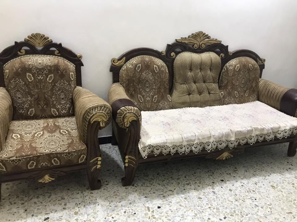 سلام عليكم للبيع تخم تركي عشر مقاعد السعر ٢٠٠ الف وبي مجال لاتصال على ***********
