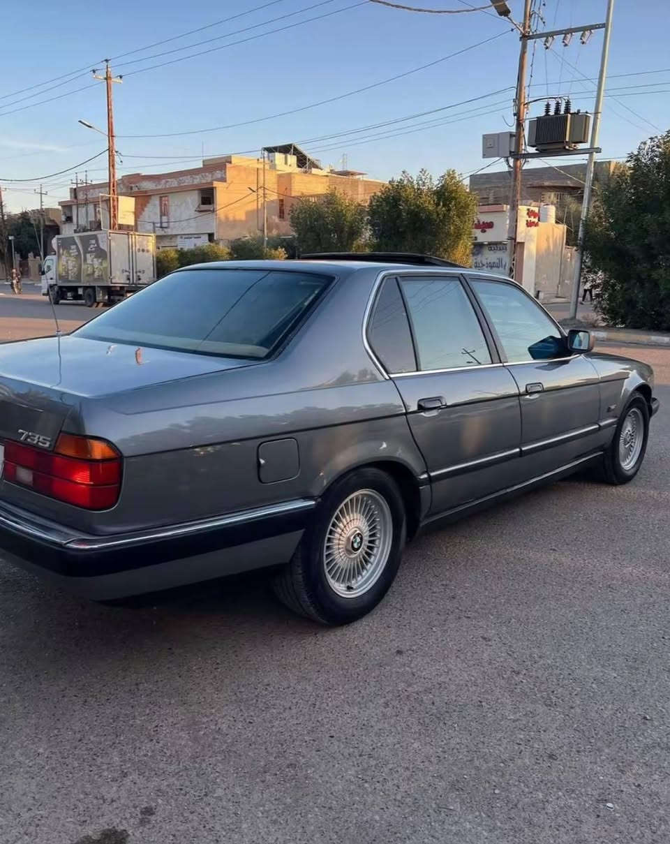 انتبه انتبه السياره عل وضع الشركة
سلام  عليكم للبيع BMW 735 موديل 1993 سياره فول موصفات فتح بل قماره مرايه شفط برده  خلفيه كهربيه سكليتر كهربي  سياره جاهزه كلشي شغال كهربائيات بلاد كله بلاد مكينه وكير كله جديد عل وضع الشركة السياره رقم بغداد نكليزي بسمي شرط التحويل 
 للاستفسار الاتصال على الرقم *********** مكان السياره العماره
