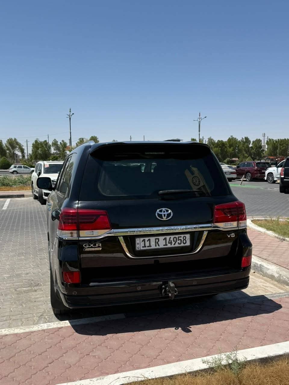لاندكروز GXR 2021 بحريني
.. سيارة مال بيت استخدام شخصي باسمي شرط تحويل 

  : لاندكروز GXR موديل 2021

 (بحريني فول مواصفات 1/1)

  اللون: أسود ملكي والداخل قرميدي جلد 

  العداد :97الف  كم فقط (حقيقي).

  الحماية والحالة: مكفولة عدا بارد بسيط  بدون صبغ سياره شرط الفحص ممبين والسيارة مغلفة بالكامل حماية PPF.

المواصفات 

  الأبواب: خلفية شفط + سلايد روف.

  الداخلية والترتيب: دشبول لكزز + مراية السايق شفط+ تشغيل عن بعد.

  الجام: يقفل كله أوتوماتيك ويا القفل.

  النظافة: أرضيات الشركة الأصلية 

وعدة الصندوق والأغراض الباقية أخت الوكالة ما مستعملة نهائياً

  الرقم: بغداد (تحويل مباشر )

  المكان: البصره العشار 

  السعر:525 ورقة وبي مجال 

  للتواصل والاستفسار  ***********
