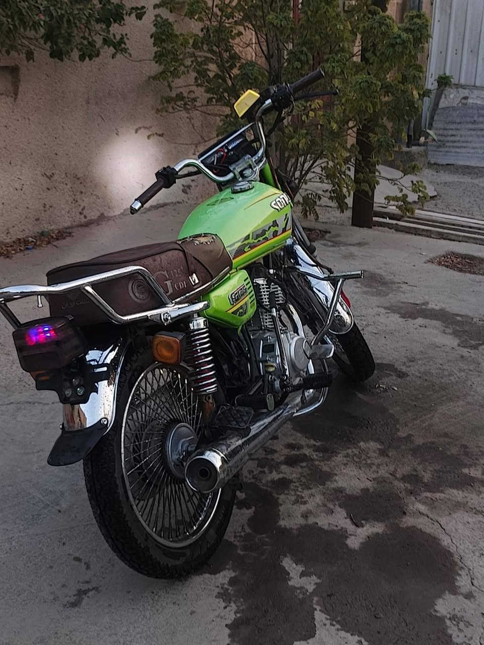 السلام عليكم سونلنك للبيع  مكفوله كفاله عامه محرك 125cc
4 كير تواصل *********** سعر 600وببهه مجال مستعجل على بيعتهه شراي خاص
