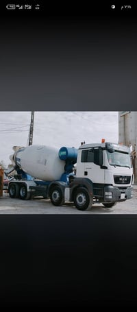 خبطه • مان • أمام عيادة