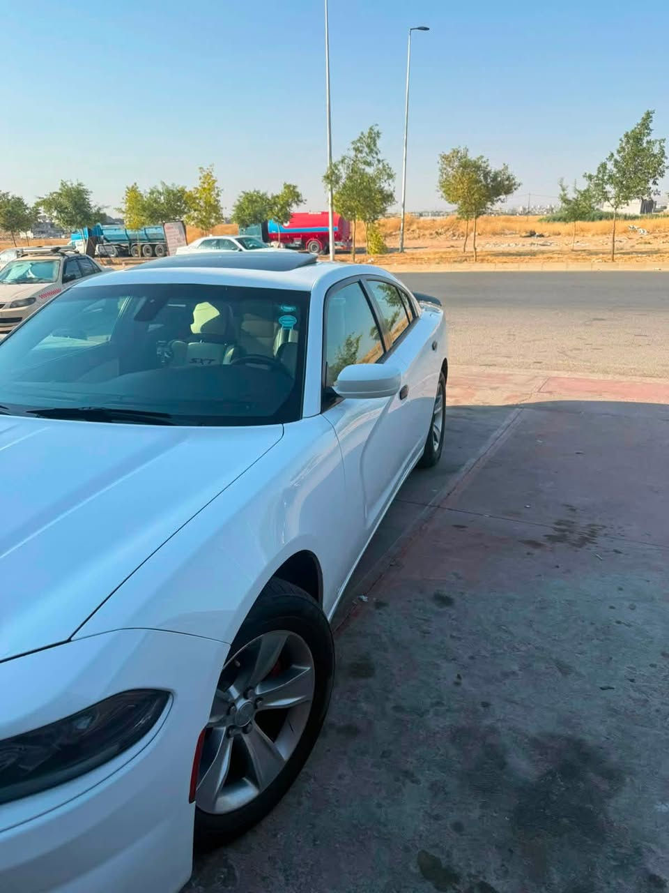 سلام عليكم دوج جارجر صالون للبيع خليجي كلين بيها بارد بل جاملغ الكدام بدون دواخل للسعر 220 الرقم *********** اتسال على الرقم
