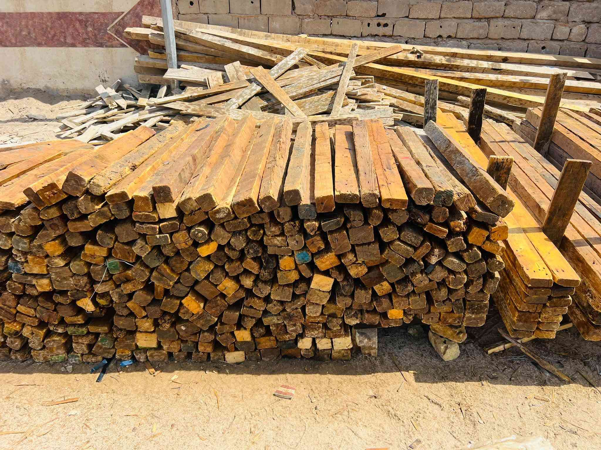 قالب لبيع انج تارس يدك 200 متر نزال سكف السعر مناسب ***********
