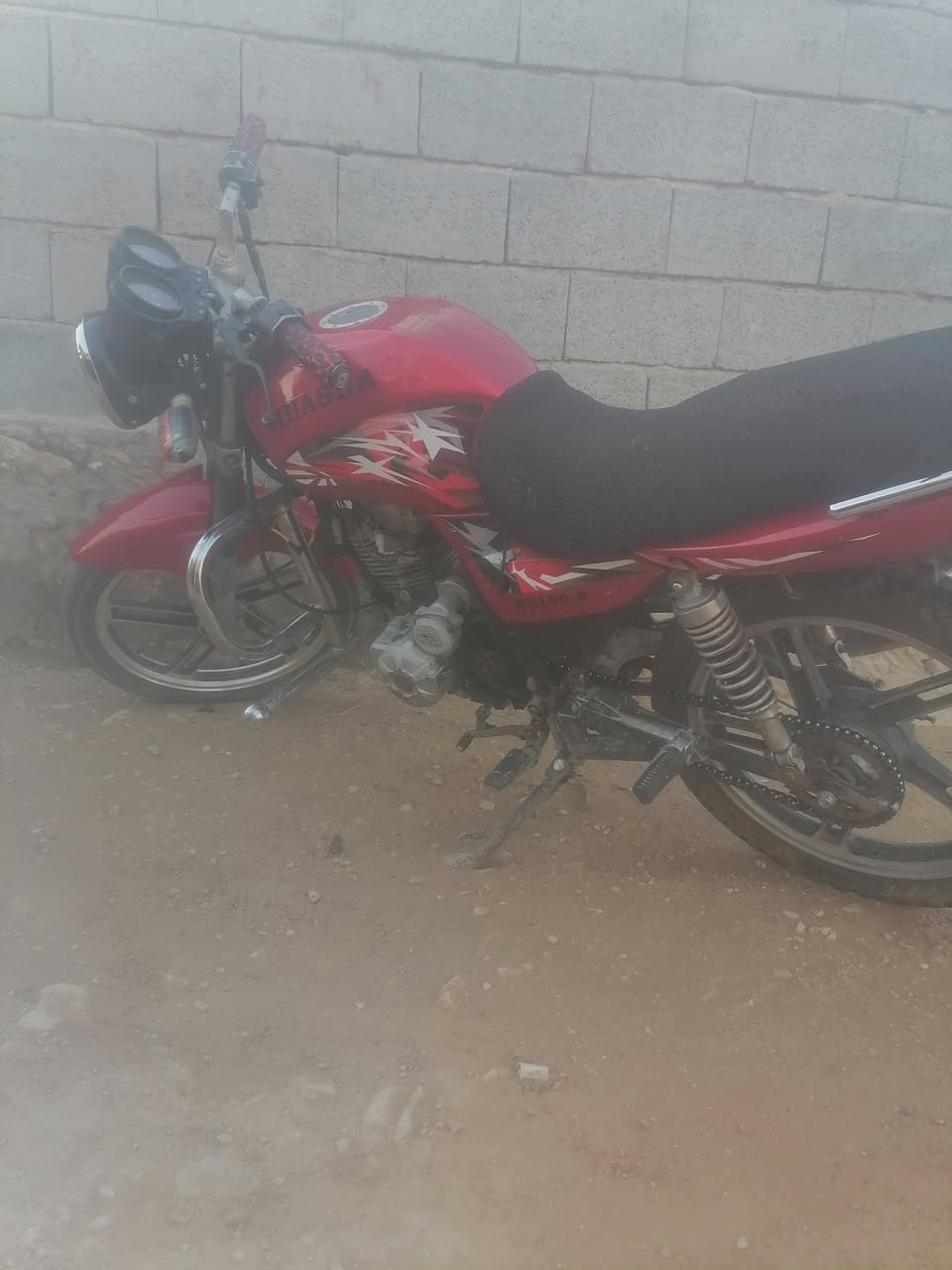 موطور هيوشه موديل 17للبيع مكان حقلانيه سعر 800وبي مجال لتواصل علا لخاص او علا رقم ***********
