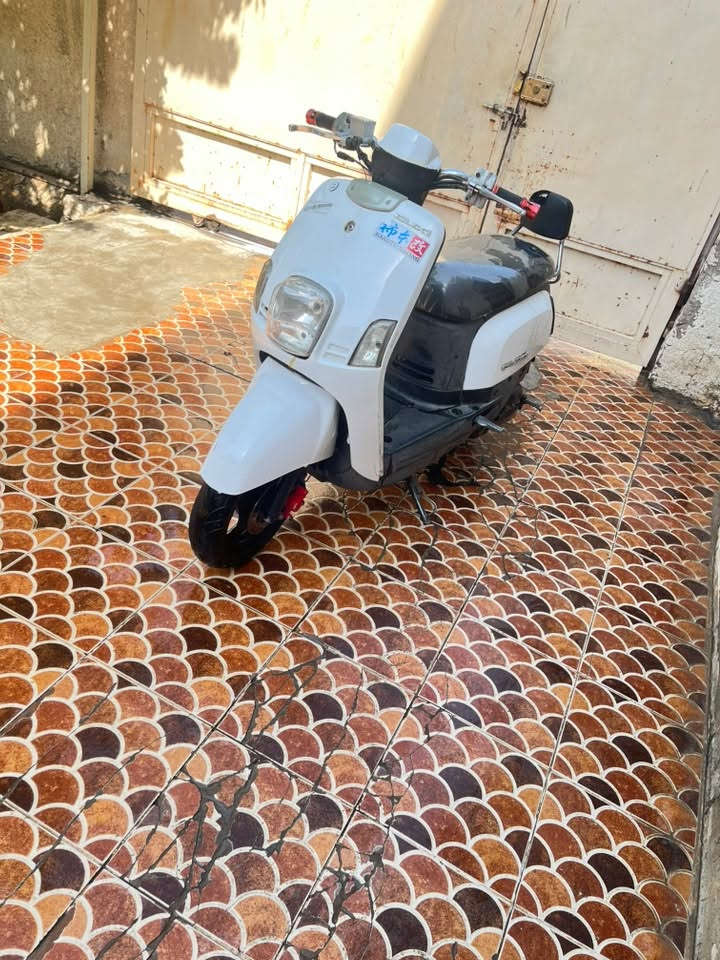 بوليس  نظيفه جدا
مكينه مفتوحة  ناعمة 
كابريتر 
سلف جديد 
باتري نص عمر 
مراوس بكير عادي اكون نظيفه سعره 450  وبيه مجال ***********
