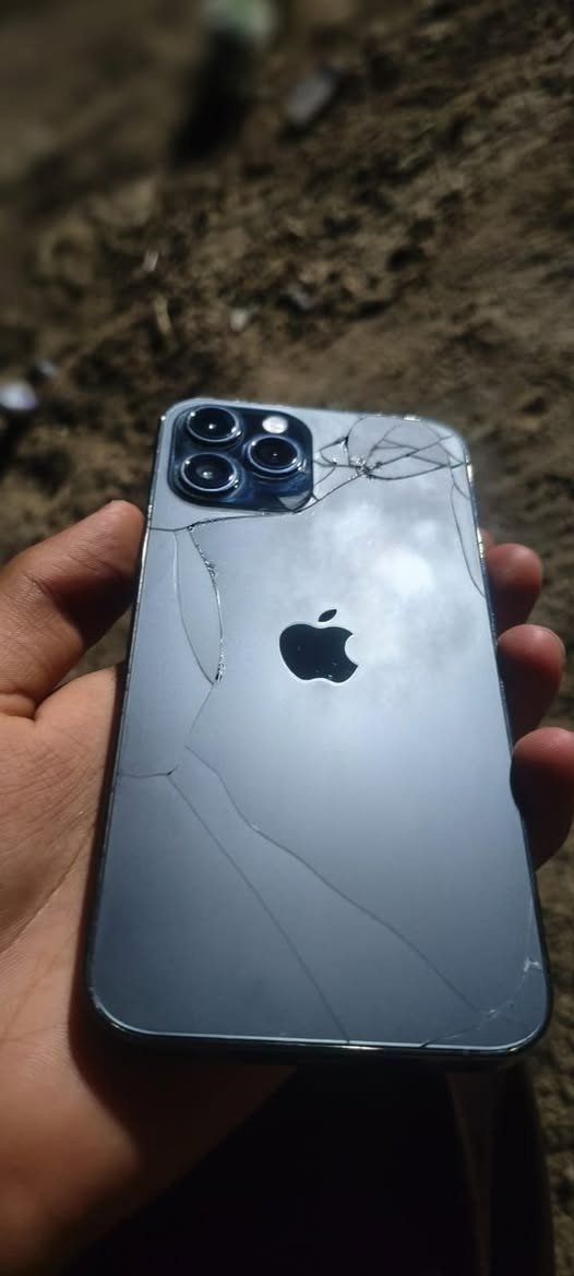 سلام عليكم ايفون 12 برو ماكس جهاز مامبدل بي ايشي ماعده هذن الي بلصور ونقطه ماتكبر بطاريه 74 ذاكرة 256 جهاز اول مانزل عندي ع أيدي مكاني بصره خور الزبير سعر 425 رقم ***********
