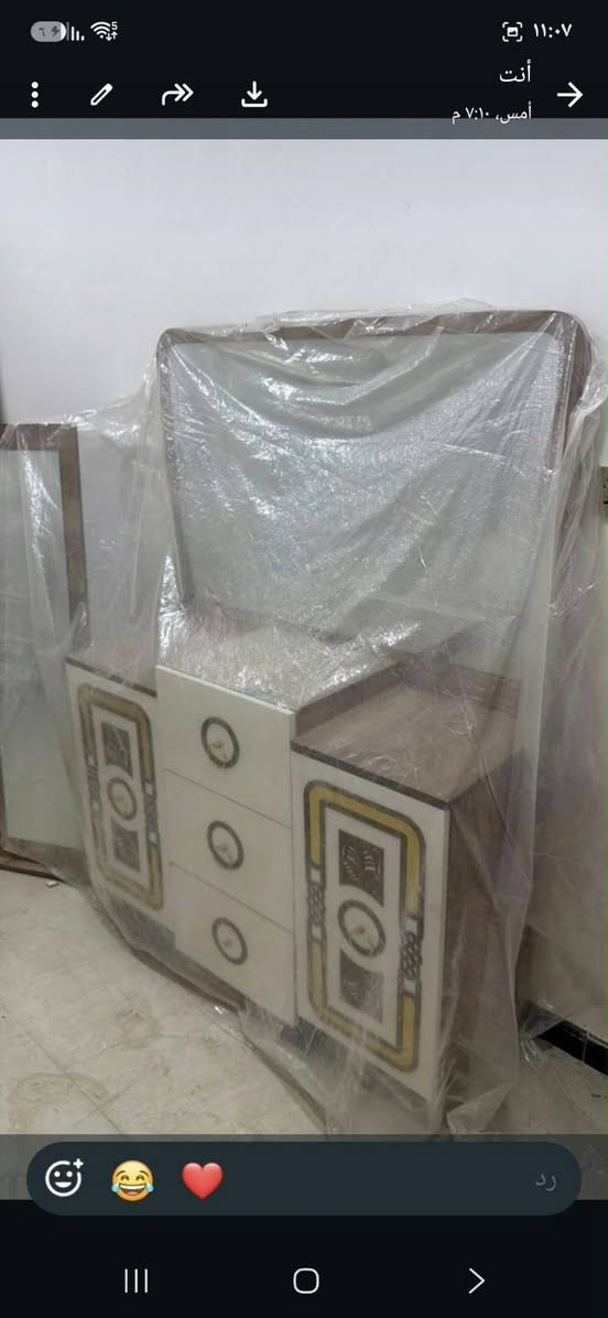 غرفه تركيه جديده مامستخدمه ابد اشتريتهه بـ مليون ونص رايدتهه بـ مليون اذا وي المندر مليون وميه مستعجلين ع البيعه مكان ناصريه للستفسار اكثر مراسله ع الرقم  *********** مكان الناصريه

نص مكتوب في الصور:
- أنت أمس، 7:10 م
- ١١:٠٧ أنت أمس، ٧:١٠ م رد