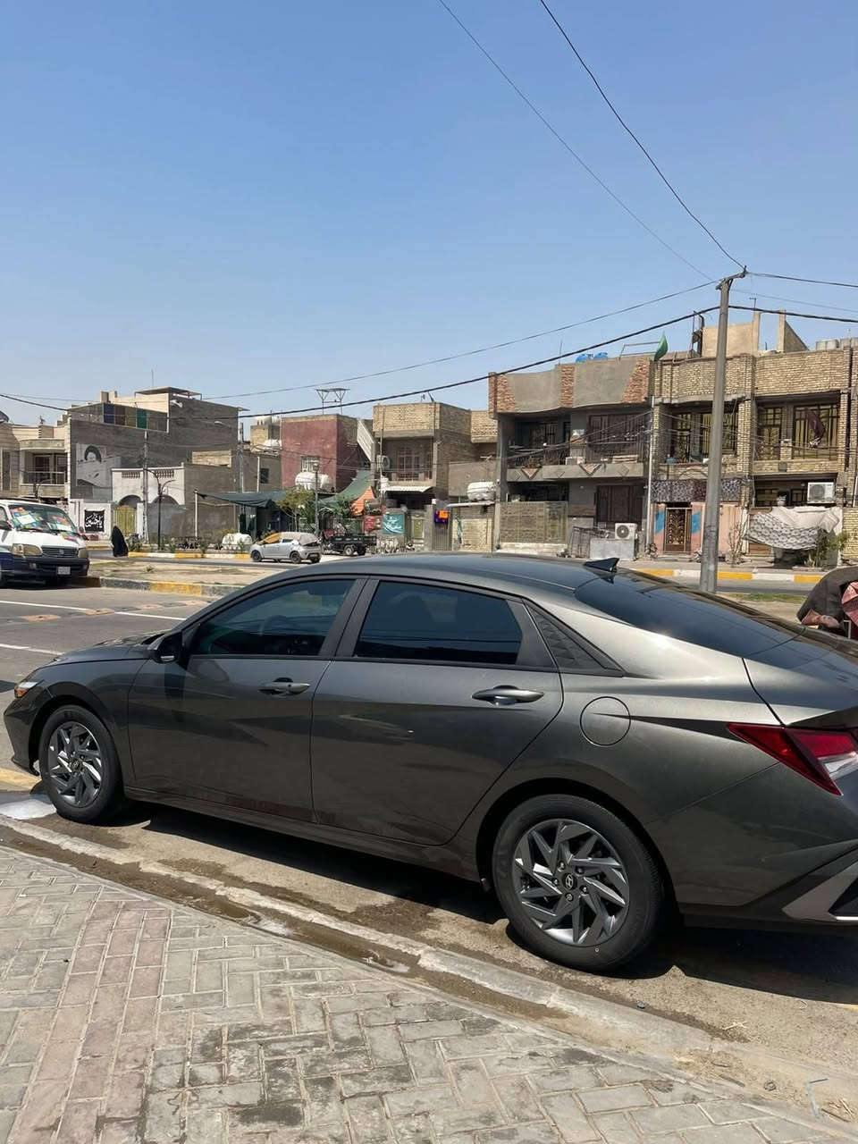السلام عليكم سيارة النترا موديل 2024 وارد امريكي للبيع (بدون رقم) دخول جديد منفيس بأسمي تحويل ثاني يوم
مواصفات السيارة : بصمة تشغيل
بصمة أبواب
تحكمات استيرن
شاشة كبيرة متصلة
منافذ شحن عدد 2
كامرة خلفية
حساسات أمامية وخلفيه وجانبية
أنارة محيطيه
مانع انزلاق
مكينة 2000 دوش
ماشية 27 حقيقي 
السيارة كفالة كير مكينة حدادية باتري جديد صور الحادث مرفقة بالمنشور ايرباكات الكل سليمه مابيها أي تبديل فقط بارد جاهزة مابيها أي نقص
السعر / 137 وبيها مجال
مكان السيارة بغداد مدينة الصدر للأستفسار ***********
