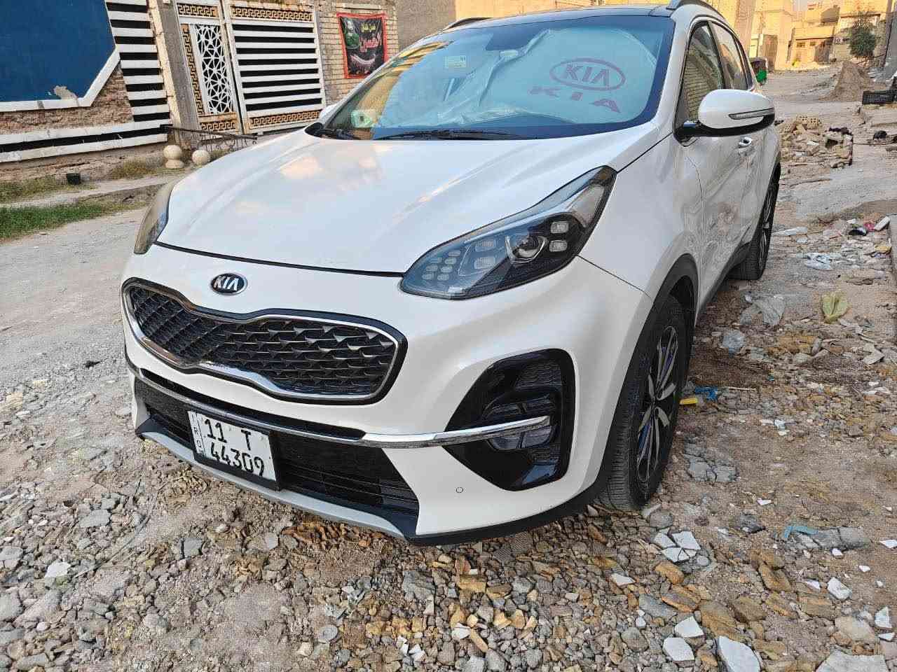 السلام عليكم

سبورتج وارد أمريكي موديل2017

رقم بغداد الجديد انكليزي مع هزه جديدة 

حادث خلفي موضح  بالصور والسونار 

بيها باب خلفي وجاملغ خلفي فقط

كير مكفول محرك مفتوح كازكيت 

مواصفات السيارة
فول لون أبيض صدفي
 بانورما
 بصمه
تدفئه كشنات تدفئه ستيرن
كامره دواره مري شفط ترحيب عن بعد
محرك 2400 GDI

شاشة وسط

تحكم إستيرين 

ثلاث وضعيات قيادة

حساسات امامي خلفي

كامرة دوارة

كشنات جلد مع دوشمه

سيارة حلوة صدر امامي خلفي جديد

ماشية/40 الف ميل حقيقي
  سيارة باسمي تحويل مباشر
رقم بغداد وهزه جديدة 

السعر 150$
*********** الرمادي, الأنبار
