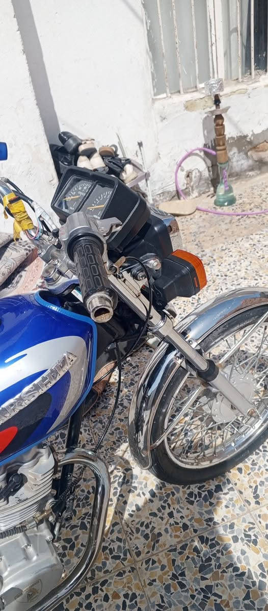 سلام عليكم دراجه للبيع 
مديل 19 
مكينه مفتوحه 
اصوليه اوراق
السعر 475وبيه مجال 
مكاني واسط قضاء الحي 

***********واتساب
