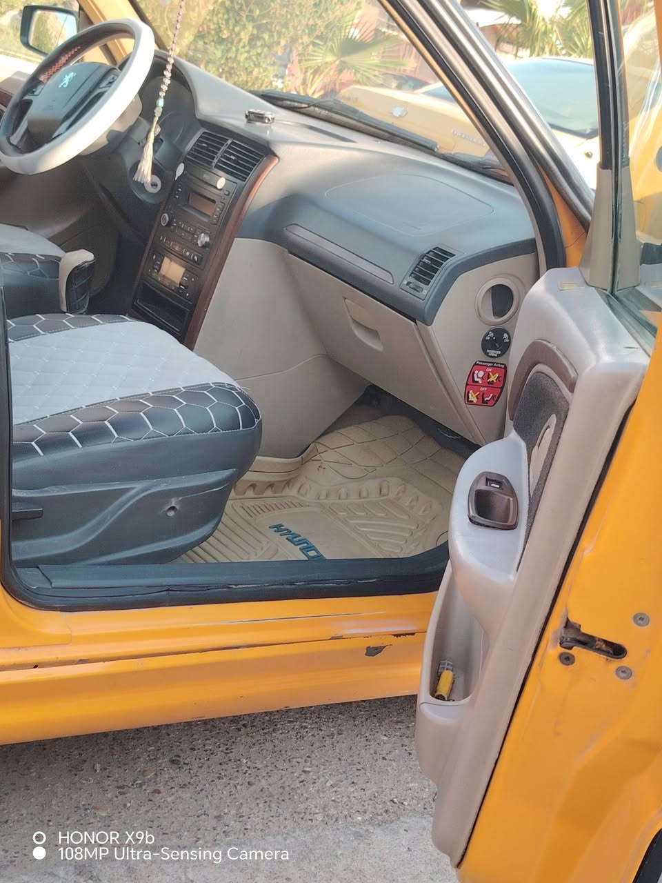 سلام عليكم
سياره بيجو بارص مديل 18

سياره كفاله عامه بيه فقط بنيد طاير

كفاله كير مكينه كارتون  حداديه شرط

تخم تاير ابو الخطه جديد تبريد ويه السويج

رقم نكليزي بسمي مصفره هيه وغرامة

كهربايات كله شغاله  دواخل جديده

دوشمه جديده سياره نضيفه كلش

مكاني رميثه  السعر 47وبيه مجال بصيط

ستفسار ***********

نص مكتوب في الصور:
- HONOR X9b
- 108MP Ultra-Sensing Camera
- HONOR X9b 108MP Ultra-Sensing Camera