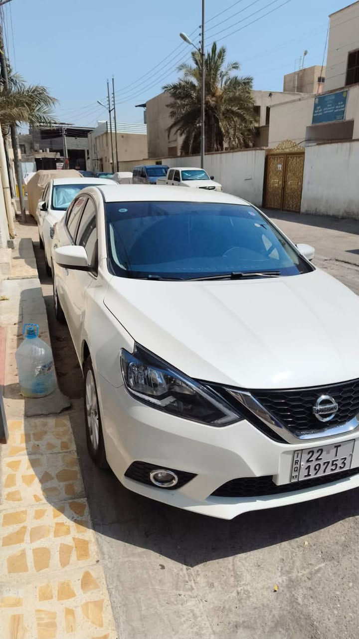 نيسان سنترا للبيع مديل ٢٠٢٥ سياره زيرو ماشي قليل بيه شخط بالباب فقط كفاله تبريد قطعتين الداخل احمر السعر ١٢٥ للاستفسار ‭***********‬
