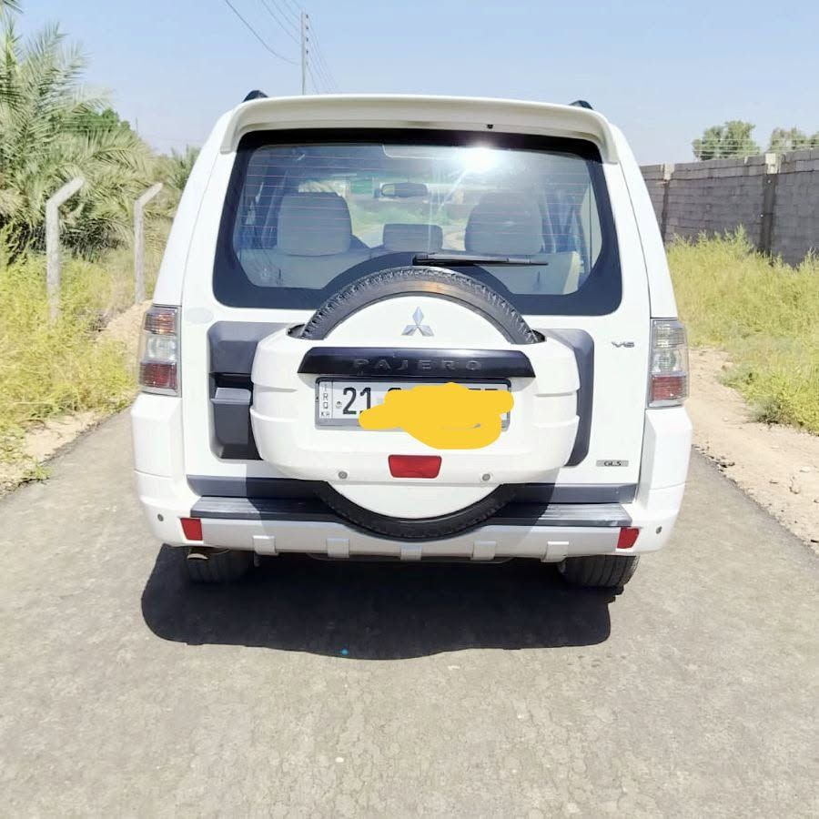 سلام عليكم 
باجيرو للبيع رقم شمالي باسمي 

عله واضع الشركه معروفه خليجي السياره جديده مال جناي فورويل  كشنات جلد  كهربائي دتفئه تبريد  اشارة بل مري شفط تحكم ستيرن ثلاثا جها فتحه  تبريد ثلاث قطع حساسات خلفيه زاد ثلاجه تخم تاير كير مكينه حداديه خير من الله سياره جديده
***********

نص مكتوب في الصور:
- HONOR X8c
- HONOR X8b