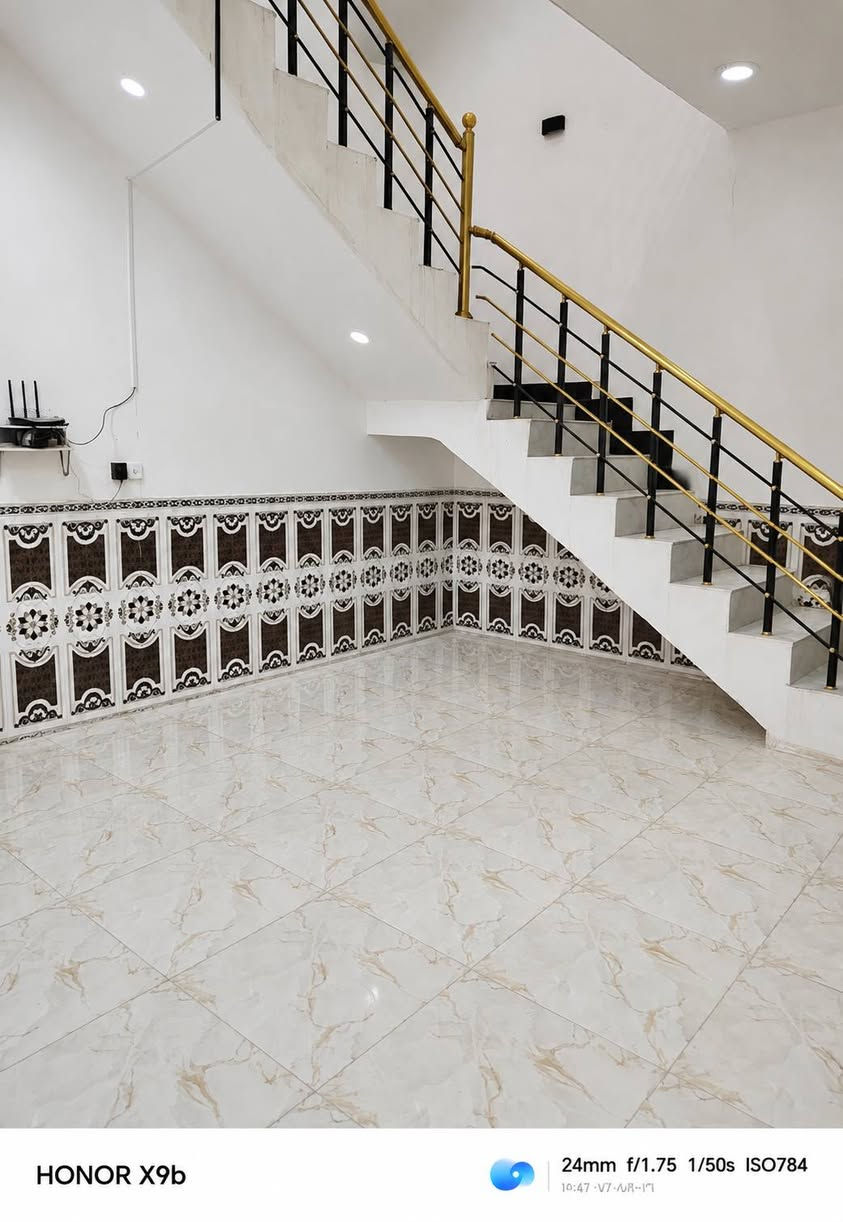 🏠 للبيع دار سكنية في حي الزيتون – شارع 20

📍 الموقع: حي الزيتون، شارع 20
📐 المساحة: 100 متر
🧱 البناء: طابوق كونكريت
🏢 عدد الطوابق: طابقين
🛏️ عدد غرف النوم: 3
🚿 الحمامات: 3، داخلي وخارجي
🏡 كراج: لا يوجد
🌳 حديقة: لا يوجد

💰 السعر: 55 مليون باليد
🔄 قابل للتفاوض

🏦 مطلوب للمصرف العقاري: 52 مليون
💵 التسديد: شهري 285 ألف

📞 للاستفسار والتواصل:
***********
***********

📌 للجادين فقط، متوفر موعد للمعاينة.
