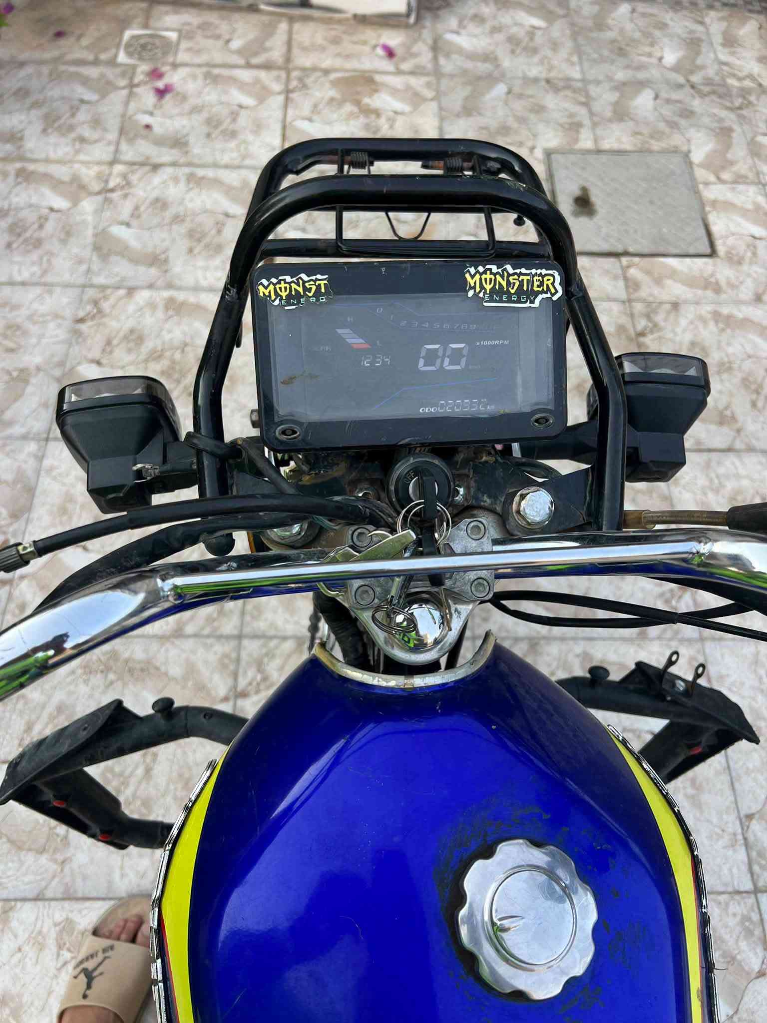 السلام عليكم للبيع ايراني موديل24 محرك 150 بلادي ممفتوح كهربائيات كله شغاله السعر 650 وبي مجال شي قليل العنوان قضاء الخالديه***********
