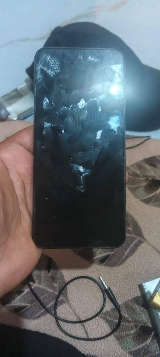 جهاز بوكو m3 pro 5g  للبيع ب٦٠مبدل شاشة  الكاميرا الاماميه واقفة والخلفية بيها غواش مثل ماموضح بالصورة  شراي تواصل غالرقم ***********
