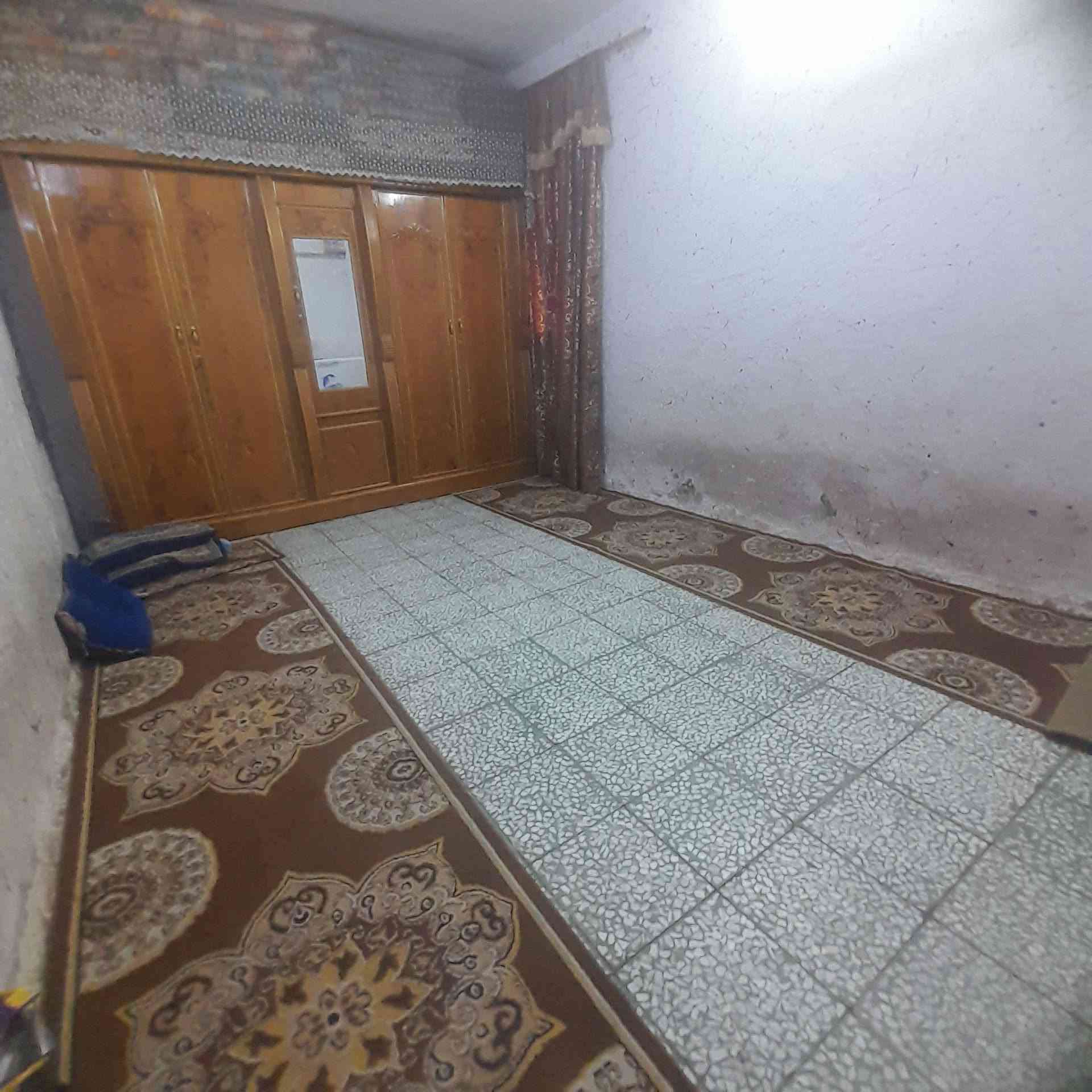 بيت للبيع حي العامل قرب السايدين المساحة ٢٠٠م استفسار ***********
