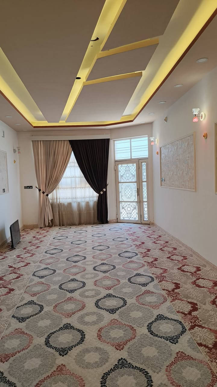 سلام عليكم  400متر للبيع بناء طابوك صب كونكريت يحتوي على غرفتين او صاله وستقبال العنوان نجف شارع المطار جديد بشارع علكم بشارع حاتم الخير نهايت المقرنص ***********@
