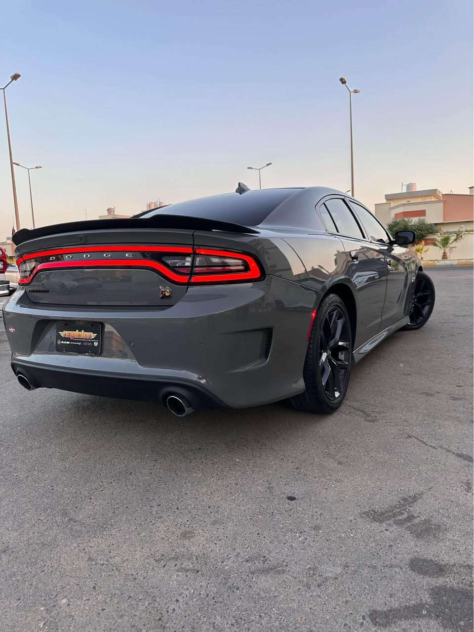 السلام عليكم 
جارجر Scat Pack 2023 الاصدار الاخير
ستوك V8 - 6400 The Last Call
عداد 30 الف ميل 
مواصفات نص فول :-
* رادار امامي
* حساسات خلفية
* هيتر مري و رادار جانبي و خلفي
* كشنات حضن سبورت مخمل
* مقاعد تدفئة و كهربائي 
* شفتات و Dashboard 
* نظام تشغيل 4 سليندر للاقتصاد 
* للتحكم الكامل باعدادات السيارة Page Performance
* تعتيم المراية الخلفيه
و باقي التفاصيل والمواصفات معروفة
حادث :- فقط بمقدمة البنيد بارد شي قليل والباقي كفاله
حتى الراديتر و التبريد نفسها البلاديه
حرة منفيس بأسمي تترقم جميع المحافطات 
اللي يريد يرقم بصرة عندي معقب 
يرقمها بـ$23 رقم تسقيط
اما بالنسبة للي يحب يرقم شمالي 
اعرف معقب يمشيلك بالمعاملة فقط تدفع رسوم 500 الف 
2C3CDXGJ3PH653571
السعر :- 265$ و بيها مجال ان شاء الله 
متواجد اتصال و واتساب 
البصرة - مجمع الامل السكني 2
*********** البصرة, العراق
