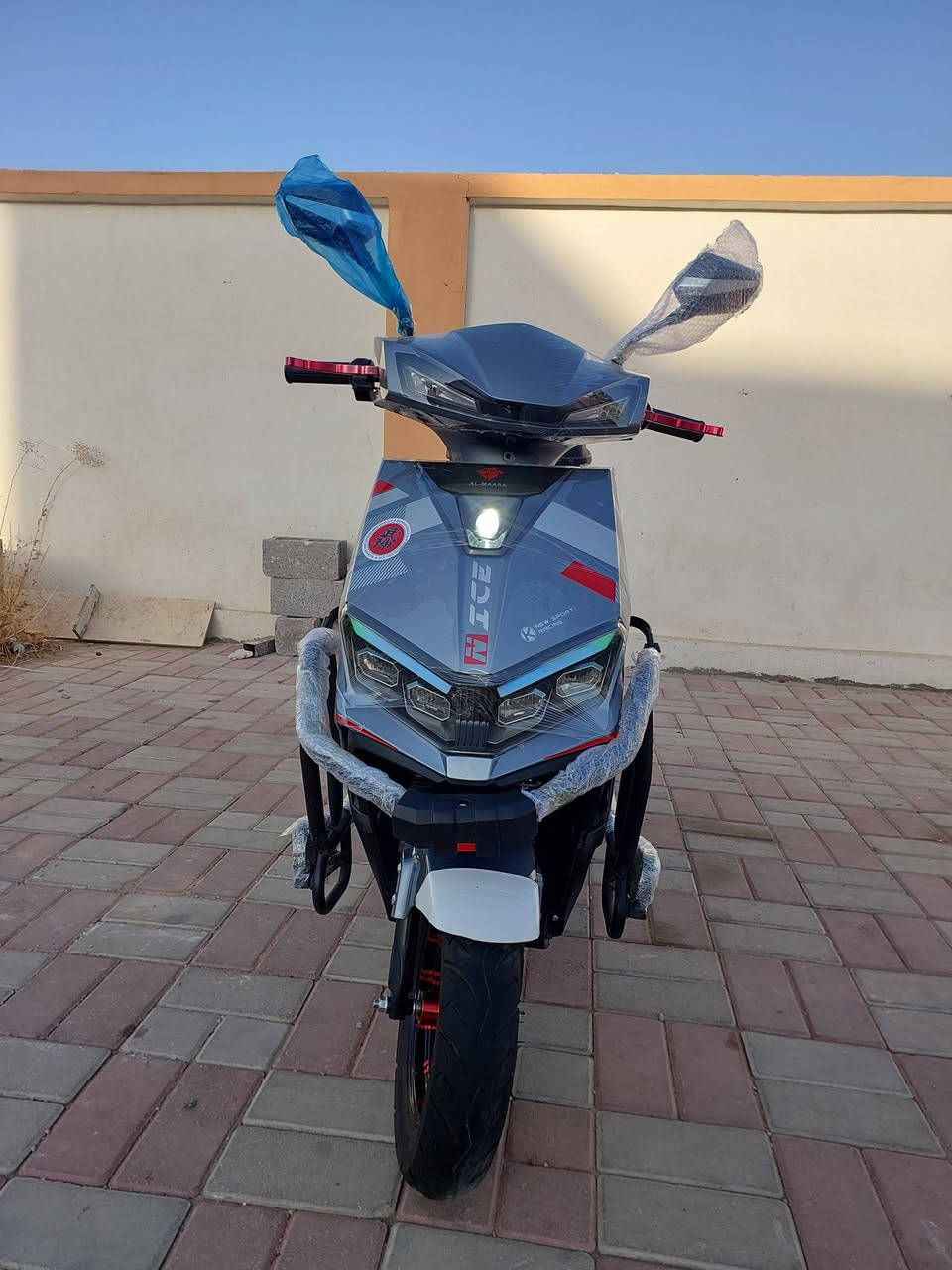 دراجه شحن شركة الماسه 💎(الشبح
فول مواصفات 
لايتات زنون عالي وناصي اشاير يمنه ويسره ودبل اشاره
4 سرع
نضام بك Rرجوع إلى الخلف تثبيت سرعه بطاريات فول على الفحص مدخل شحن سريع منفذ يوسبي دراجة مستعملة شي قليل جداً
المكان داخل الرمادي للتواصل ***********
 سعر دراجه 700 وبيه مجال

