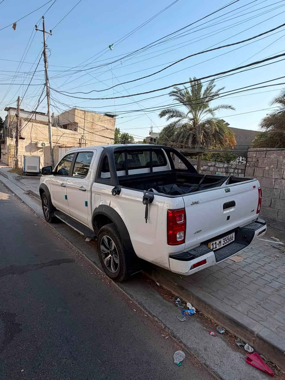 JAC   2025     (كير عادي )
ماشيه 17 الف كيلو متر 
بعدها جديده 
بحالة الوكاله 
محرك 4سلندر (فور وير درايف )  
2000 توربو
حساسات خلفيه 
تحكم استيرن 
دفلوك امامي 
السعر ٢٤ مليون دينار عراقي 
***********
العنوان بغداد الجادريه
