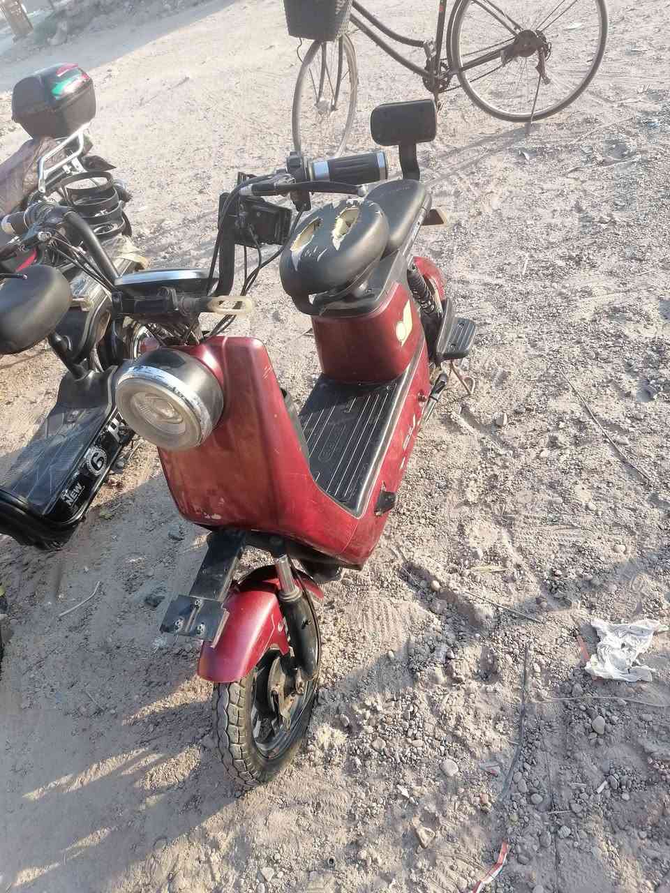 السلام عليكم  دراجه شحن للبيع حجم 8 بطاريات 4 دراجه كامله من كلشي ما ناقصهه  شي السعر 225 وبيهه مجال العنوان الرمادي لتواصل /***********
