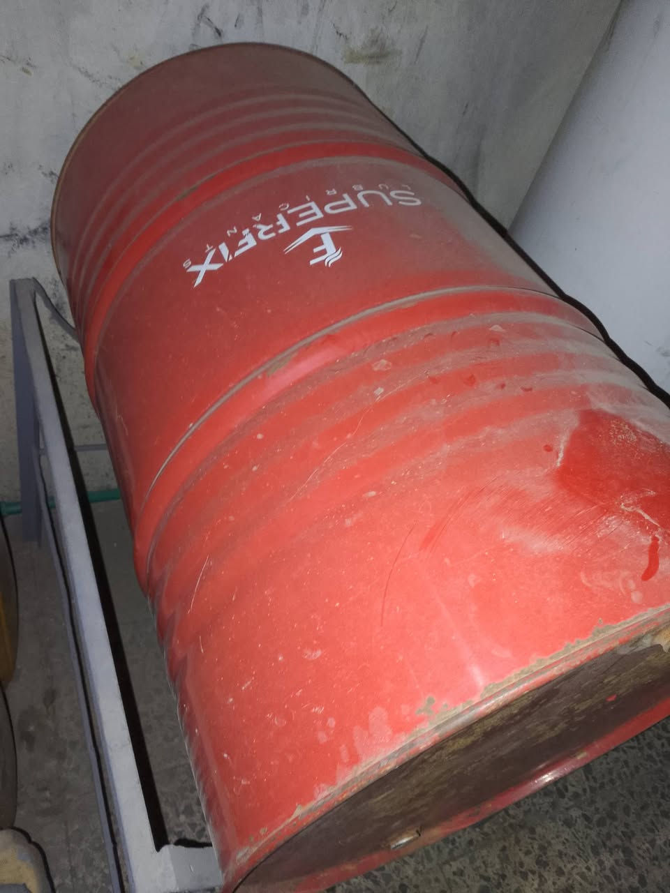 متاح برميل نظيف هوا والقاعدة 25الف ***********
