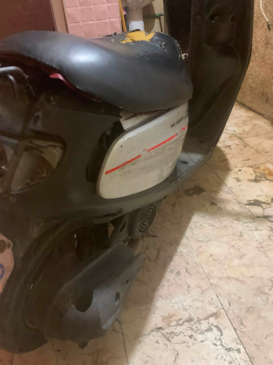 سلام عليكم 
دراجه بيجي 60
دراجه نضيفه 
مكينه ناعمه لا نضوح ولا صوت 
سلف وهندر شغاله 
بريكات 
اشاير يمنه ويسره شغاله 
كفرات نضيفه 
دراجه حلوه مابيه نقص 

السعر 140 وبيه مجال بسيط 
العنوان بغداد البلديات 
***********

