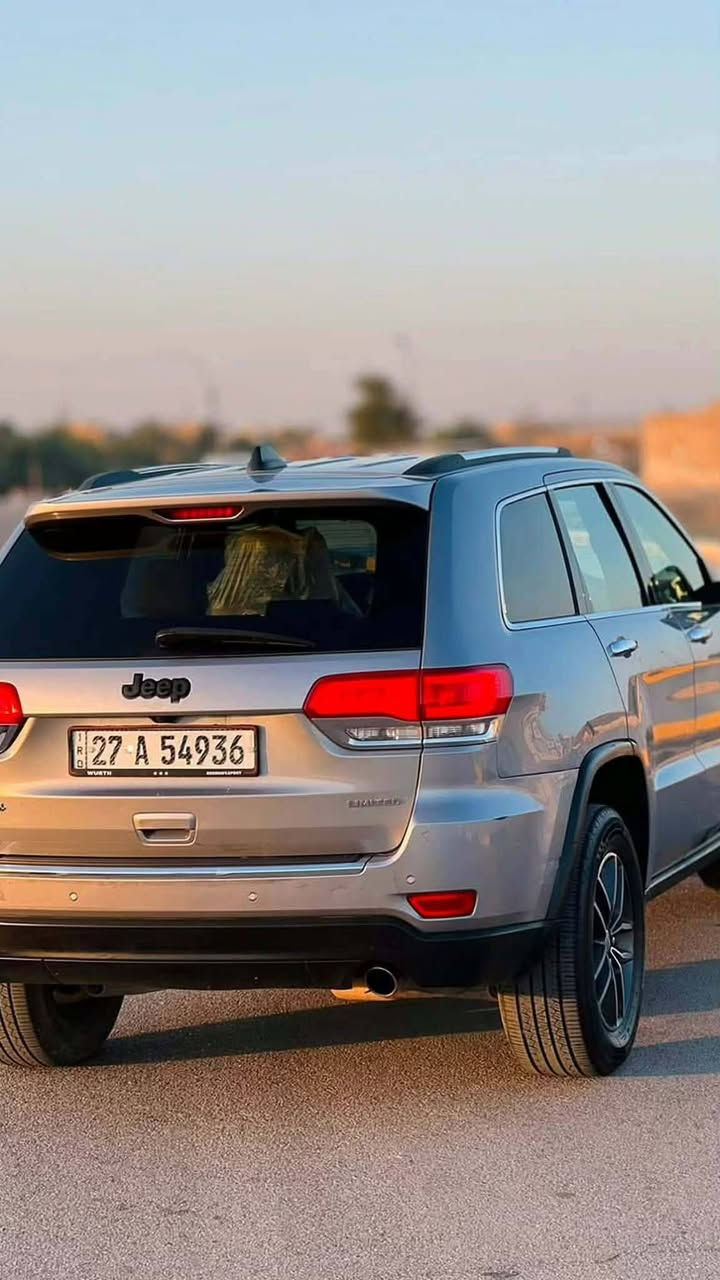 السلام عليكم
للبيع
Jeep Grand Cherokee Limited 2018
جيب جراند شيروكي ليميتد 2018
ماشيه 120
سياره كفاله كير ومكينه حداديه وتخم تاير وتبريد كله كارتون
رقم ذي قار انگليزي تحويل مباشر
✅ المواصفات :

🎨 اللون: سلفر
🌍 وارد أمريكي

⚙️ محرك 3.6 لتر
🔩 6 سلندر
🔧 جير أوتوماتيك
🛞 دفع AWD
💿 جنوط 18 إنش
💎 المواصفات:
رادار
توقف ذاتي عند التحذير
• شاشة لمس
• بلوتوث
• Android Auto
• كاميرا خلفية
• حساسات أمامية
• حساسات خلفية
• مقاعد جلد
• تحكم كهربائي بالمقاعد
• مثبت سرعة
• بصمة وتشغيل ذكي
• مكيف أوتوماتيك
• نظام تحكم بالمقود
✅ فئة ليمتد
✅ ما عدا الفتحة
الضرر
✅ جاملغ وبنيد بدون دواخل
مكاني ناصريه/قلعة سكر
سعر ١٨٩ بيه مجال

‭***********‬
