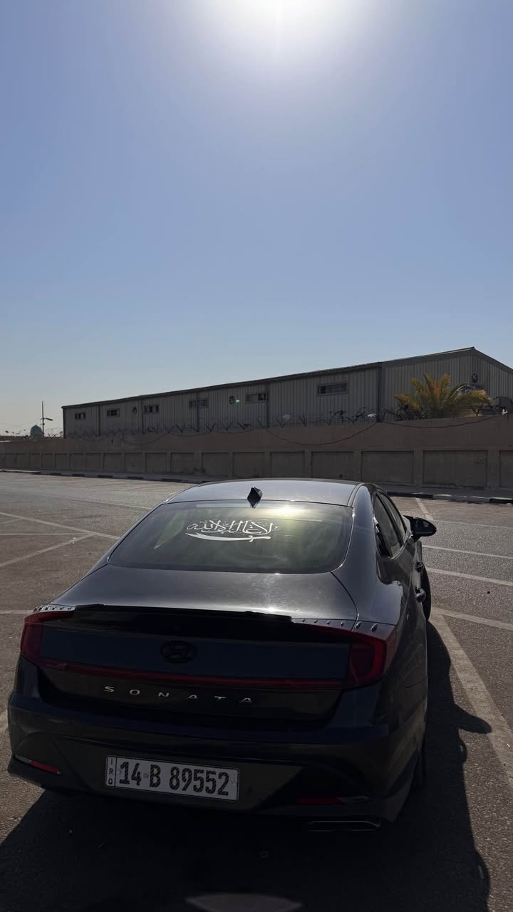 سوناتا 2021 بيها هواي مواصفات محركها 2500 گيرها جديد محركها نشط كله محسن افول والدهن كل تبديله 5000 كيلو ما امشيها اكثر السياره على ايدي نضيفه 
ضربتها موضحه بالصور بنيد وجاملغ وبيها ضربه بالعراق بالباب الخلف السائق

المواصفات 
ابل كاربلاي 
اندرويد اوتو 
اوتو هولد 
رادار امامي خلفي 
قفل سرعه 
سياقه ذاتيه 
تحديد مسار
الدخول بدون مفتاح 
قفل الابواب تلقائي 
بدون بنرواما 
تايرات مشلن 

وبيها هواي مواصفات متخلص والسوناتا معروفه بمواصفاتها والسياره نضيفه تجي وتشوفها وتشلع عيوني  سعرها 150$ وبيها مجال للشراي
مكاني البصره *********** البصرة, العراق
