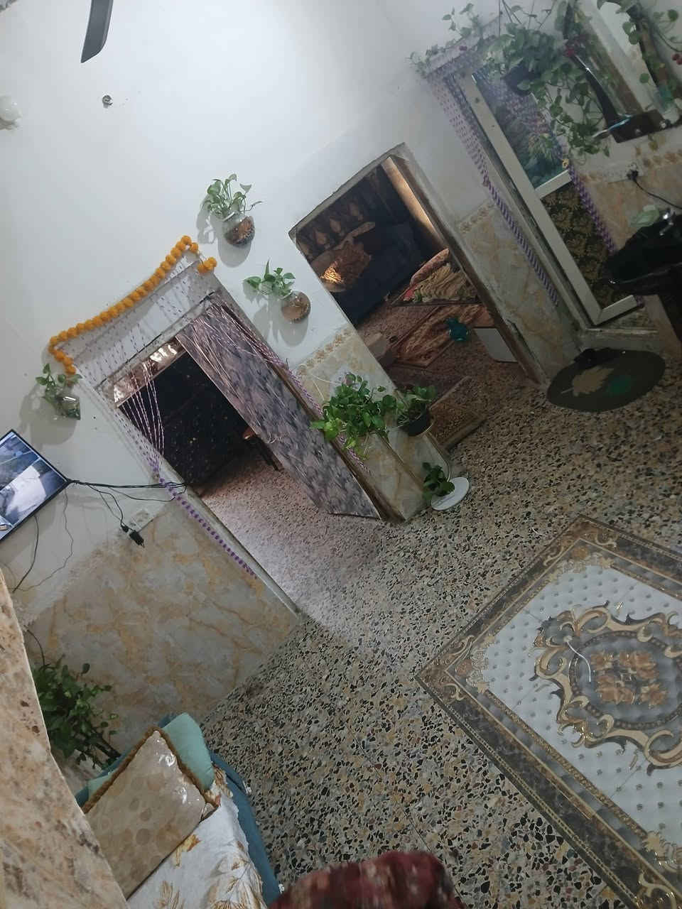 السلام عليكم بيت ١٠٠ متر   في البوبيات شارع الودي
عمود ٣١
 مقابل مدرسة الكرفانات
يبعد كيلو ونص عن الامام

ثالث بيت عن الشارع ومقابيله مدرسه جديده 
طابقين الاول 
ستقبال ومطبخ وصاله وغرفه ومنور صحيات داخلي وخارجيه 
الطابق الثاني غرفتين وصحيات 
الطابق الثالث مخزن ٩ امتار 
الوجهه ٥ ×٢٠
قرار محكمه
السعر 105 قابل للتفاوض
للستفسار ***********
***********
