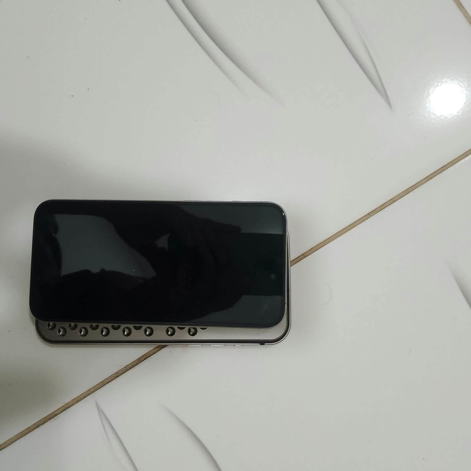 ايفون (15 pro max)
النظافة. 100‎%‎
الذاكرة. 256
بطارية. 85
مبدل شاشة
مراوس. (الترا. او ايفون )
الاستفسار خاص او الاتصال. ***********
