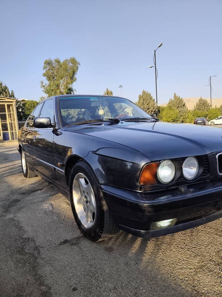 Bmw 525 1994 
ئۆتۆماتک ئاڕمی پلاستیکی سلێمانی بەشەتر تەبرید مەزبوت کامل بۆیاخ بۆ جوانی بێ دەعم دووگمەی S+M بێ تەقە و ڕەقە  لایت لید 
نرخ 58 مەعامەلە لە سلێمانی 
*********** السليمانية, العراق
